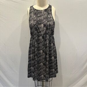 Chic Black Mini maternity wear tunic with black and white print